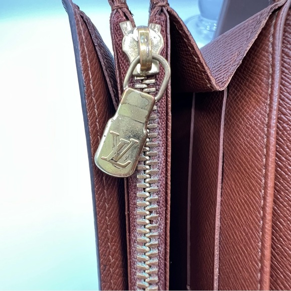 Louis Vuitton Vintage Sarah Wallet - GUC - With COA - Picture 12 of 16
